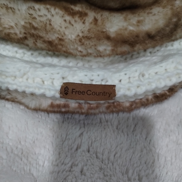 Free country Faux Far Neck Scarf - Picture 8 of 17